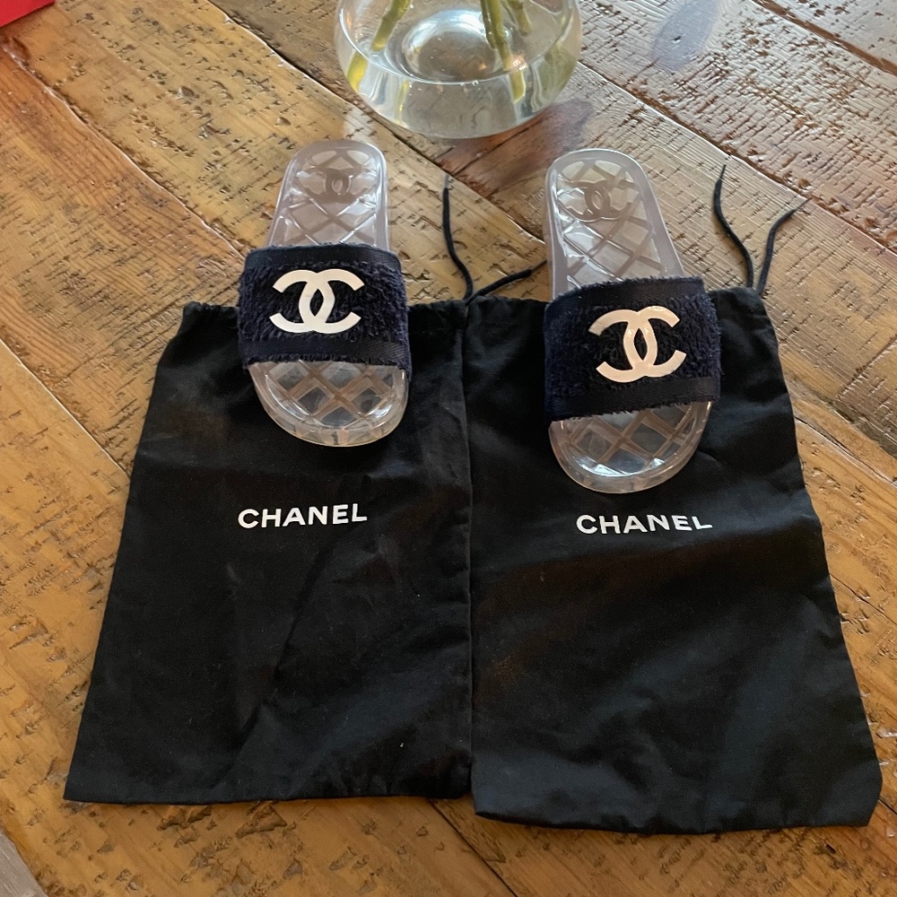 CHANEL ICONIC POOL PARTY CC LOGO TERRY CLOTH NAVY SLIDES